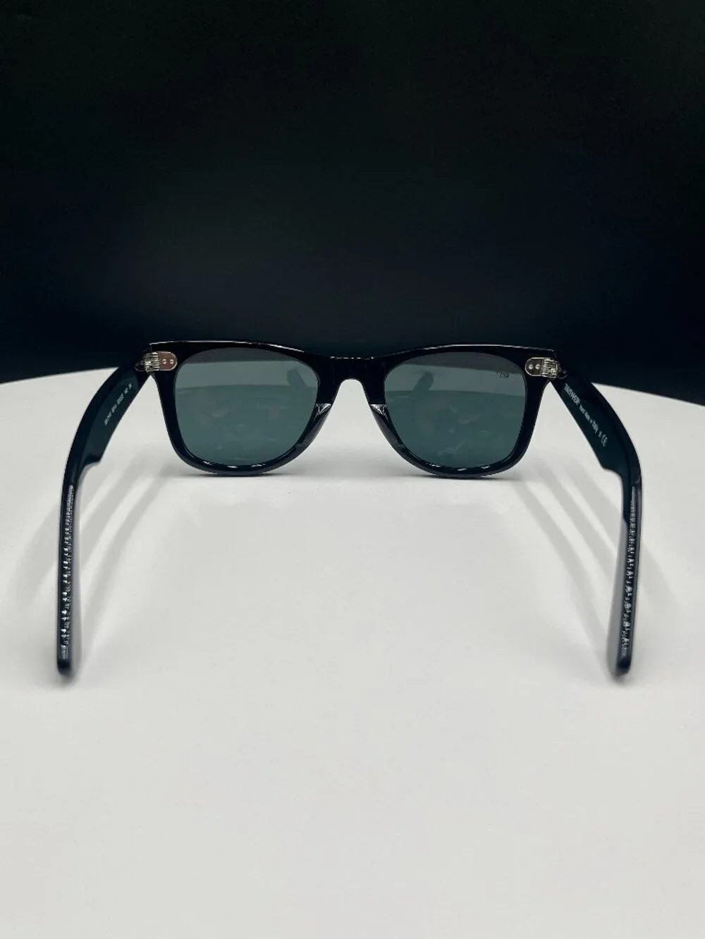 Ray-Ban Classic Wayfarer Sunglasses–Black Frame with Grey Lenses Unisex 50mm